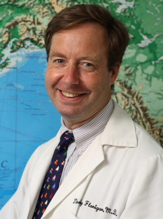 Thầy phó tế Tim Flanigan - chuyên gia về bệnh truyền nhiễm