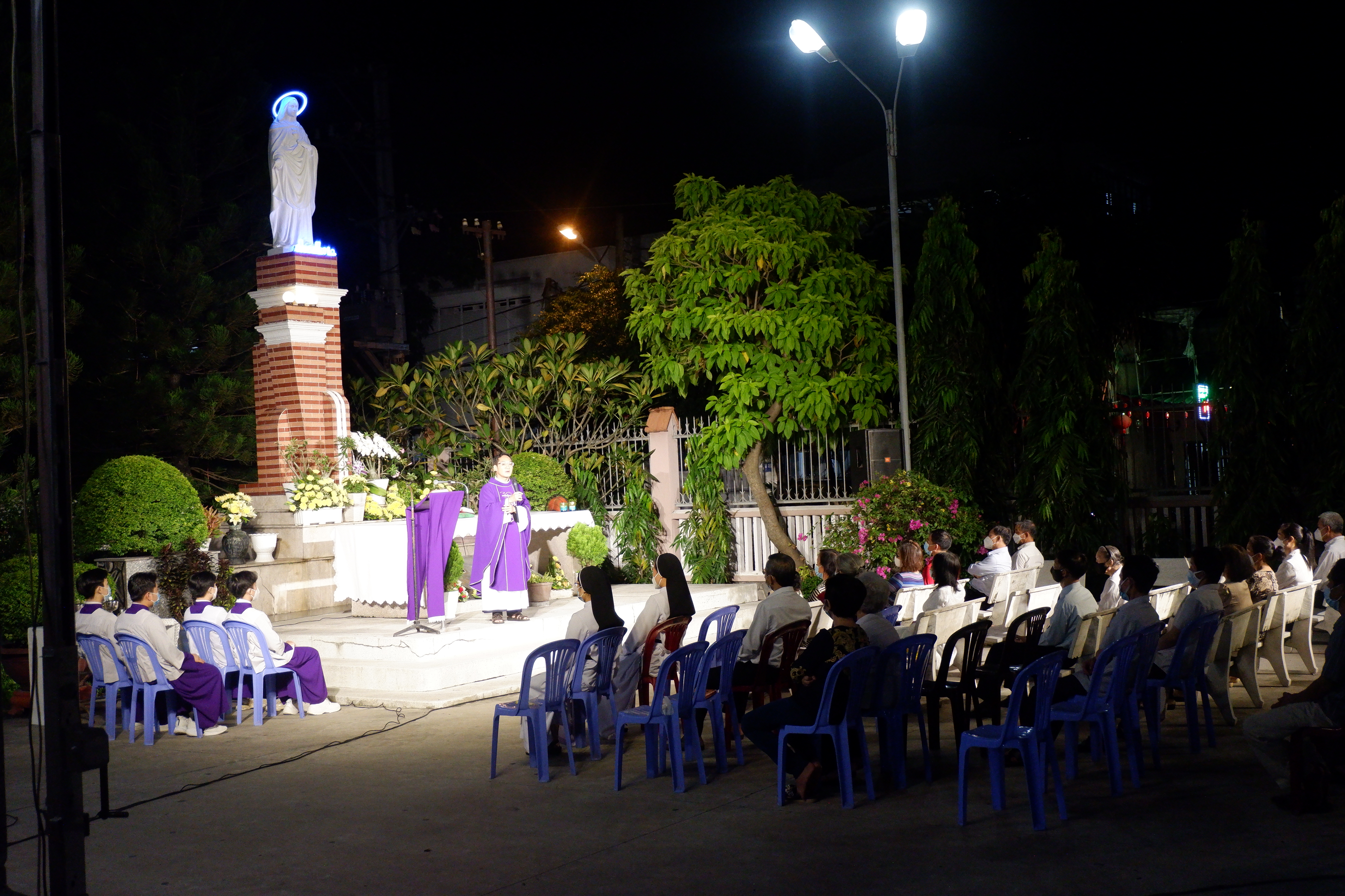 Giáo xứ Thánh Khang: Canh thức - Thánh lễ cầu nguyện cho các đẳng linh hồn 1-11-2021