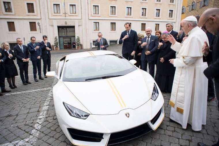 ĐTC bán chiếc Lamborghini để giúp các cộng đoàn ở Iraq