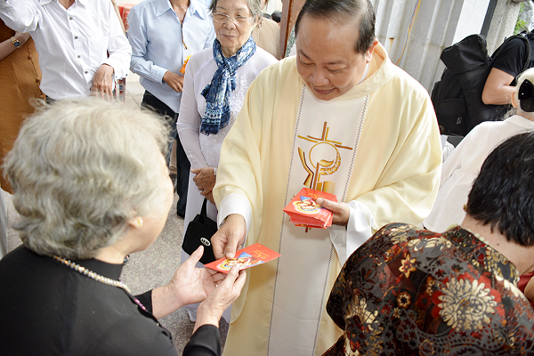 Gx. Vĩnh Hòa: Lễ cầu cho tổ tiên & mừng thọ