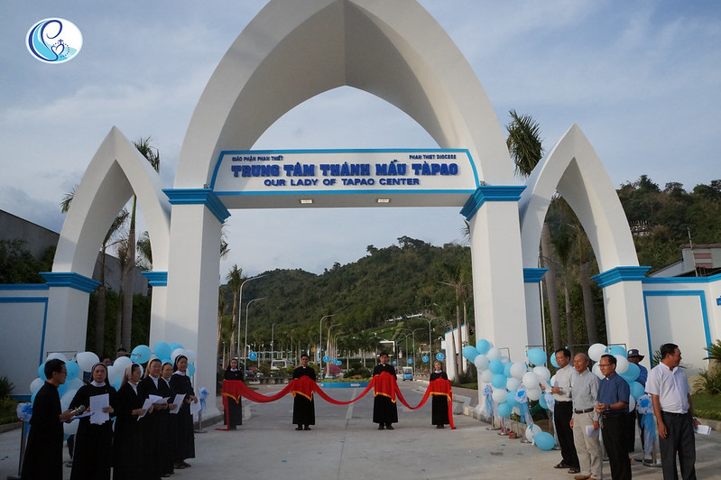 Giáo phận Phan Thiết: Làm phép và khánh thành Cổng trung tâm Thánh Mẫu Tàpao