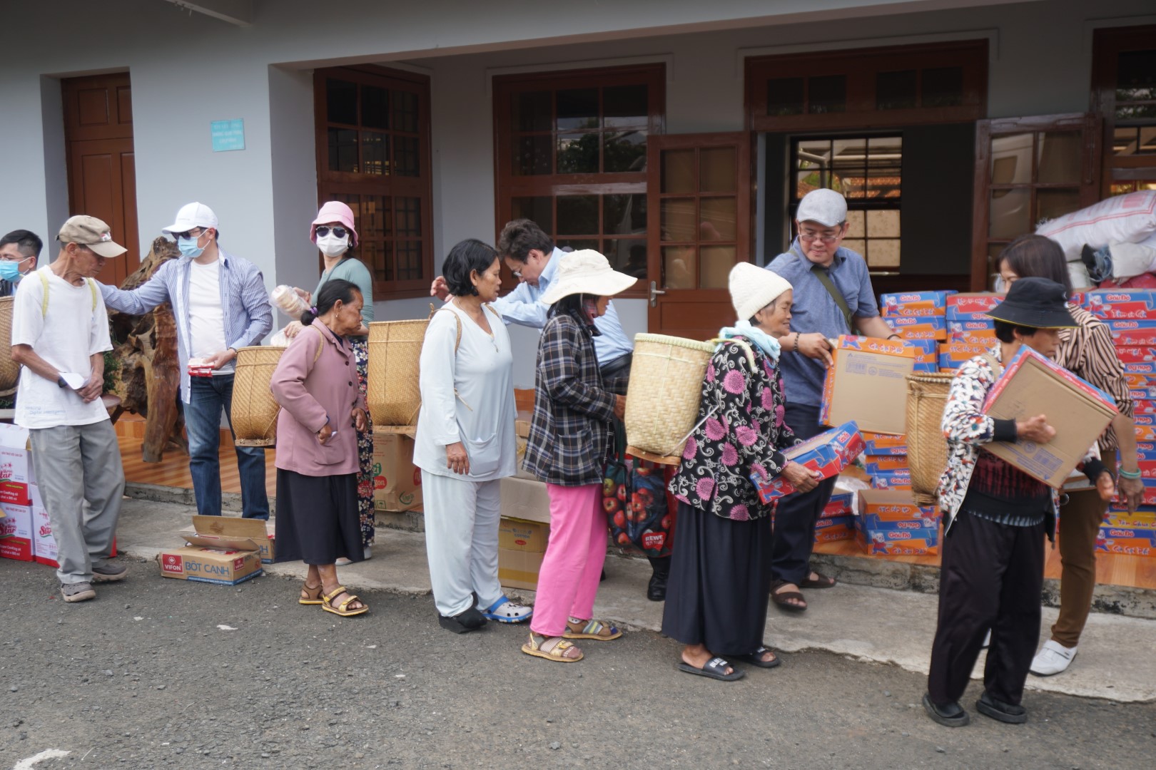 Giáo xứ Thánh Phaolô: thăm các trại phong và người nghèo dân tộc miền Tây Nguyên 2021