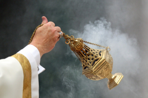 Xông hương trong Thánh lễ: Hương trong Kinh Thánh, ý nghĩa thần học, lịch sử và nghi thức