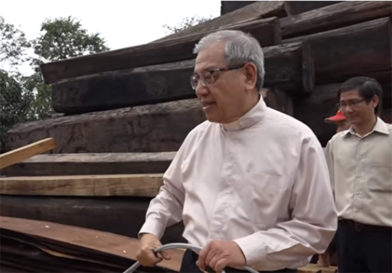 Trùng tu nhà thờ Đức Bà Sài Gòn: Rui và Mè bằng gỗ sao xanh