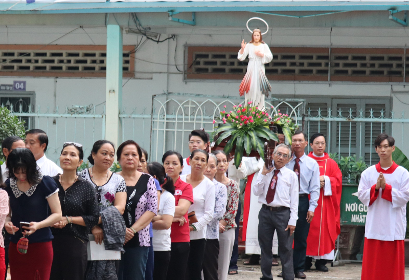 Giáo xứ Nhân Hòa: Cộng đoàn Lòng Chúa thương xót mừng kính lễ Suy tôn Thánh Giá