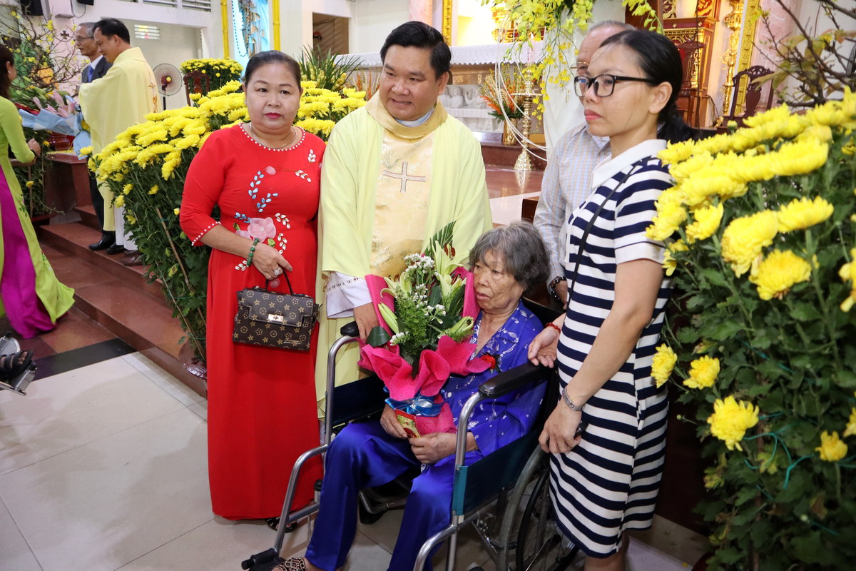 Giáo xứ Bình Thuận - Tân Sơn Nhì: Lễ mừng thọ quý cụ cao niên